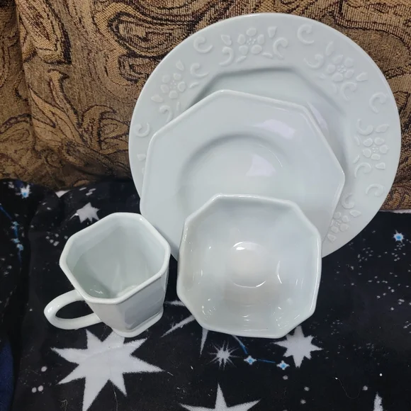 Embossed Solid Tableware Country - Picture 2 of 12